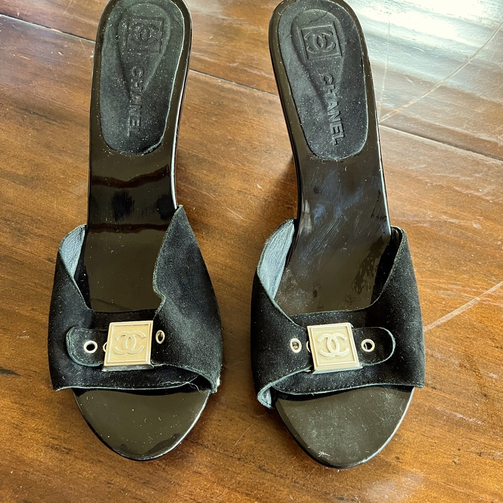 Authentic Chanel Shoes size 39 like new, only worn a few times…